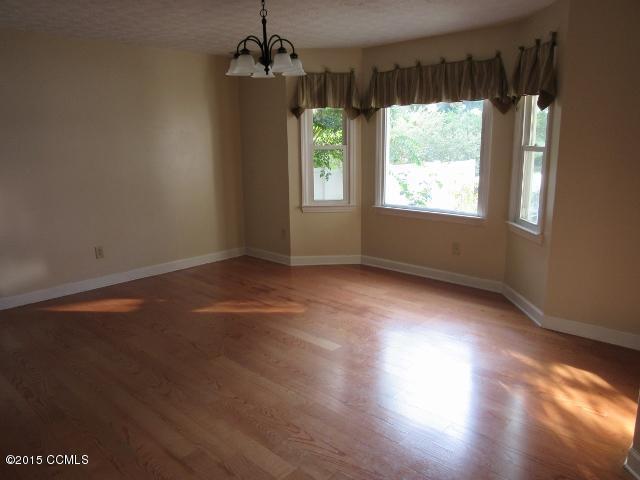 914 Williams Road New Bern, NC 28562 - Photo 9 of 32 9-Separate Dining room