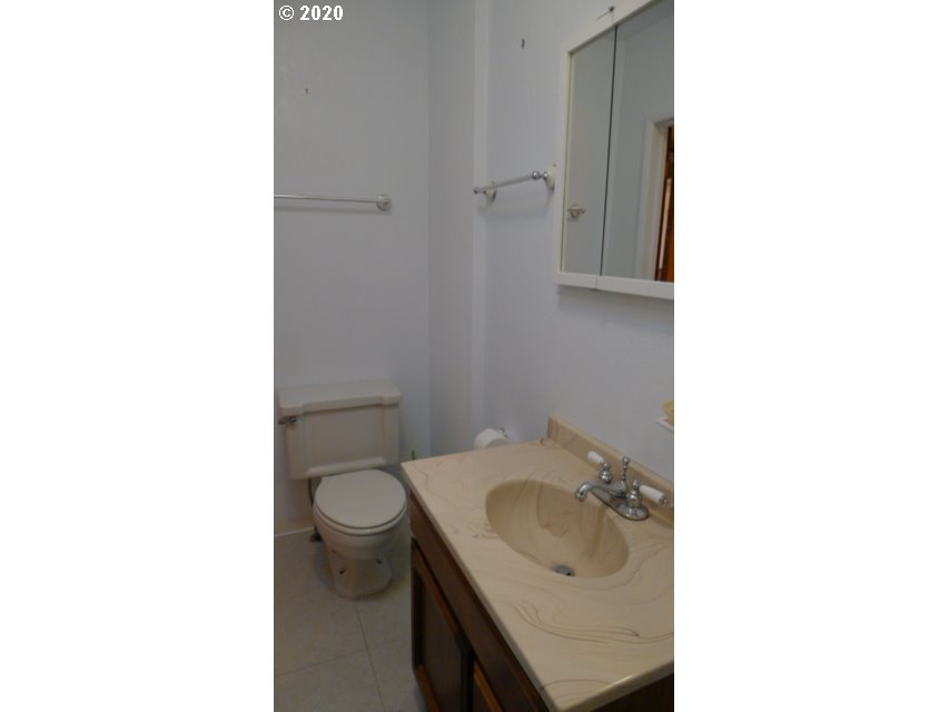 160 Elm Avenue Reedsport, OR 97467 - Photo 15 of 32
