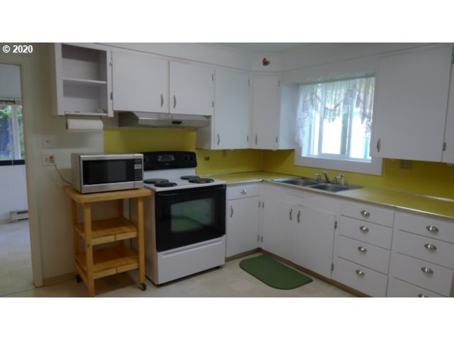 160 Elm Avenue Reedsport, OR 97467 - Photo 16 of 32