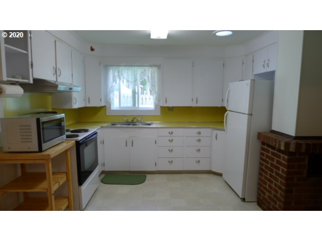 160 Elm Avenue Reedsport, OR 97467 - Photo 17 of 32