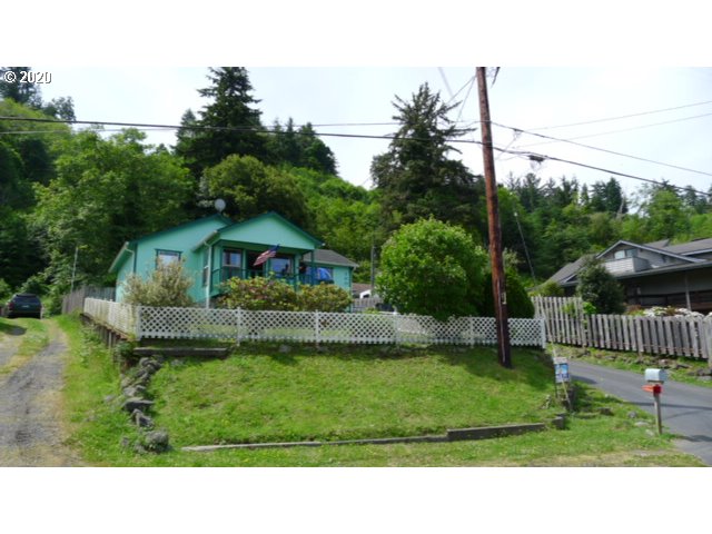 160 Elm Avenue Reedsport, OR 97467 - Photo 3 of 32