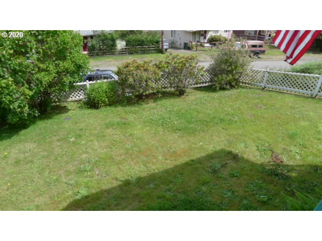 160 Elm Avenue Reedsport, OR 97467 - Photo 4 of 32