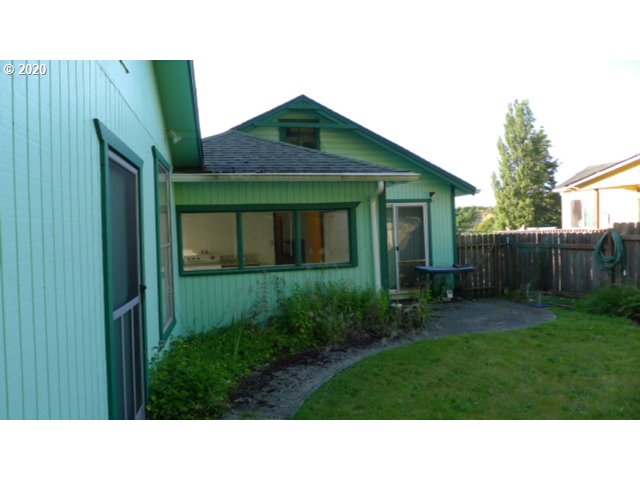 160 Elm Avenue Reedsport, OR 97467 - Photo 31 of 32