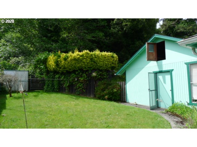 160 Elm Avenue Reedsport, OR 97467 - Photo 6 of 32