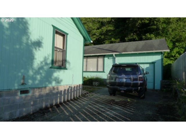 160 Elm Avenue Reedsport, OR 97467 - Photo 7 of 32