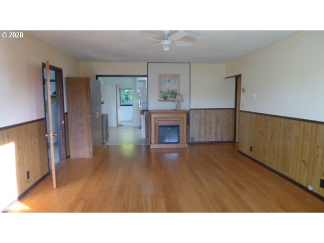 160 Elm Avenue Reedsport, OR 97467 - Photo 9 of 32