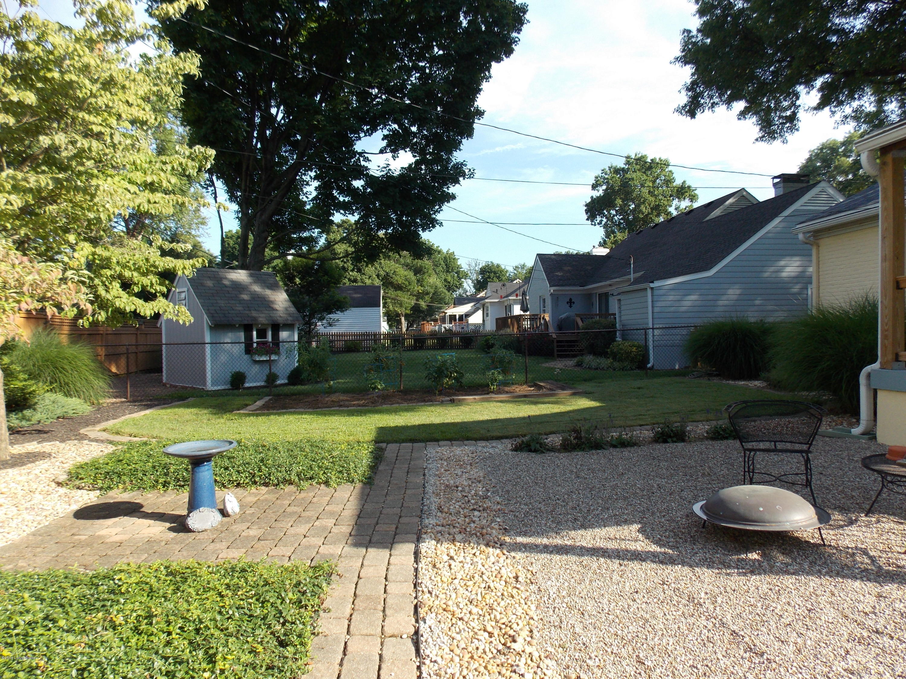 218 Alcott Road Louisville, KY 40207 - Photo 40 of 47 41-straight across toward garden