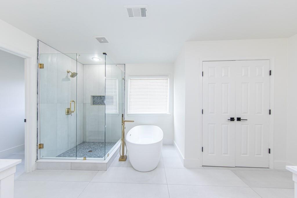 3501 Downing Drive Cumming, GA 30040 - Photo 5 of 26 a bathroom with a shower and toilet