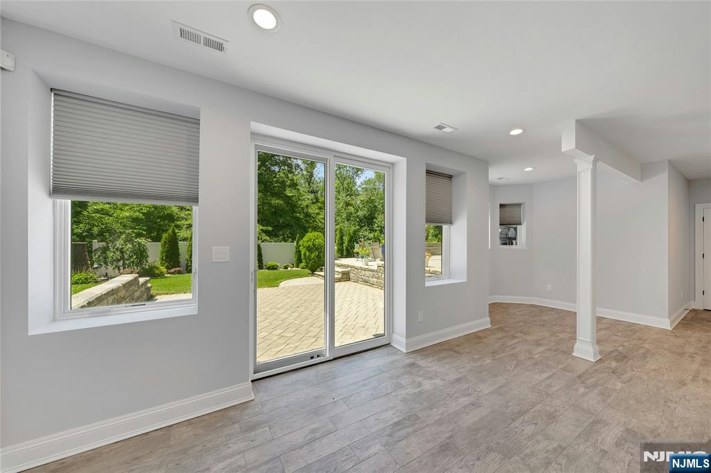 697 Terrace Drive Paramus, NJ 07652 - Photo 25 of 30