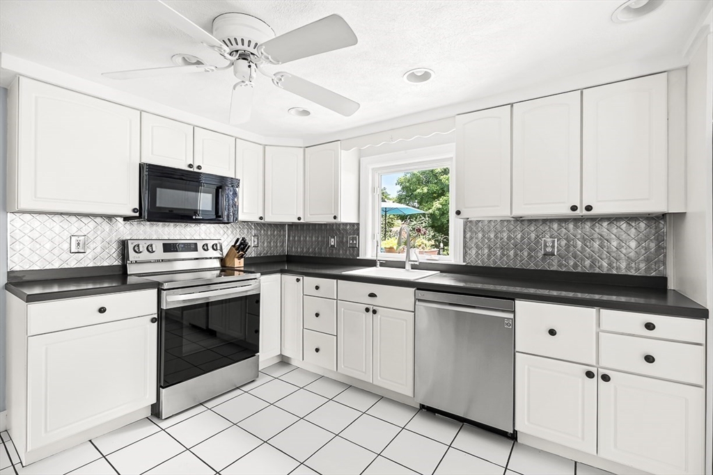 5 Elizabeth Road Stoneham, MA 02180 - Photo 14 of 39