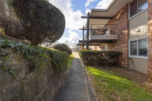 $375,000 | 306 Old Country Road, Unit 306, Elmsford, NY 10523