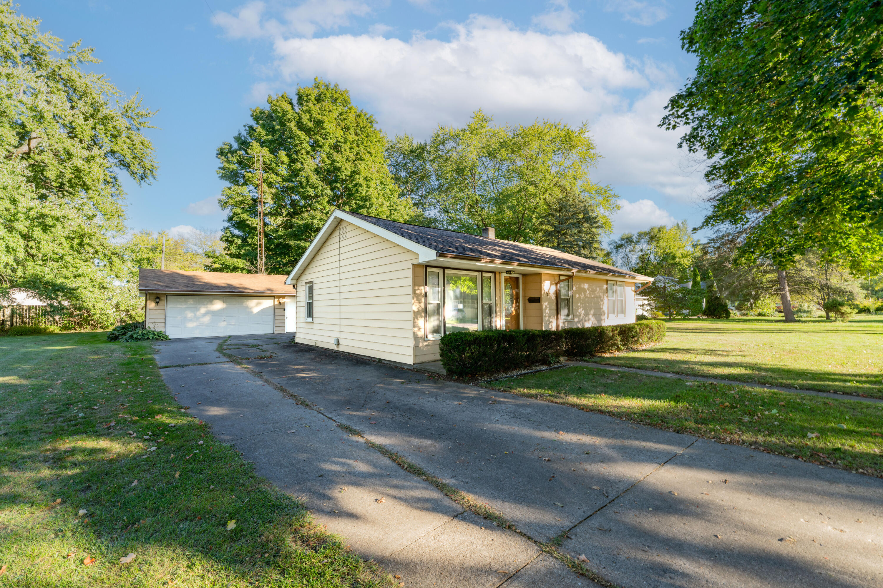 622 South Hooker Avenue Three Rivers, MI 49093 - Photo 2 of 33 DSC08739-Edit