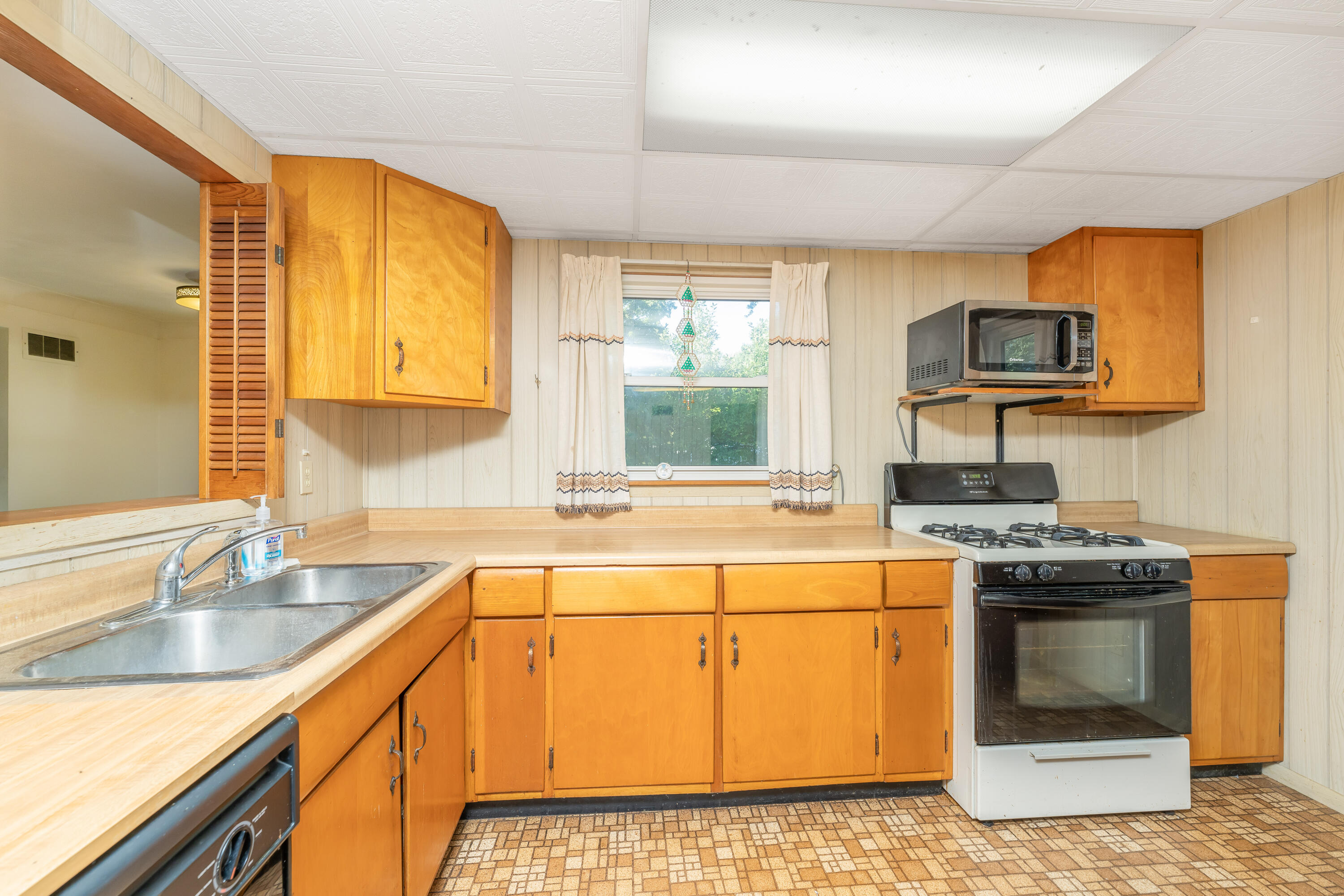 622 South Hooker Avenue Three Rivers, MI 49093 - Photo 8 of 33 DSC08701