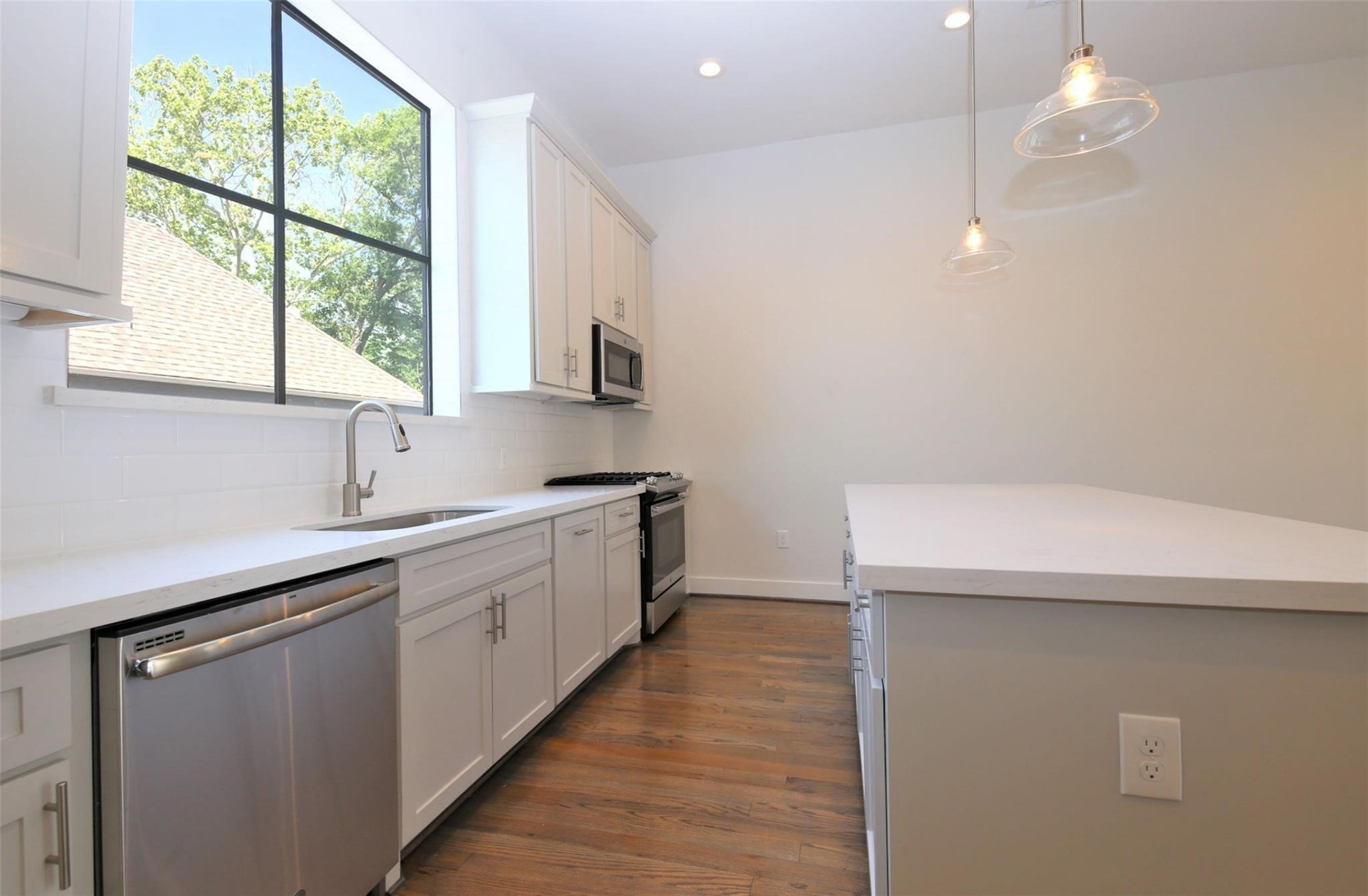 816 West 22nd Street Houston, TX 77008 - Photo 7 of 19
