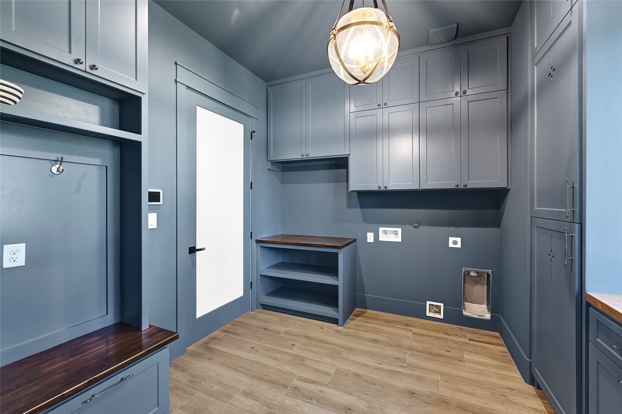 7244 Red Oak Grove Road Montgomery, TX 77316 - Photo 27 of 49 Mud/Laundry room featuring custom lighting and butcher block countertops.