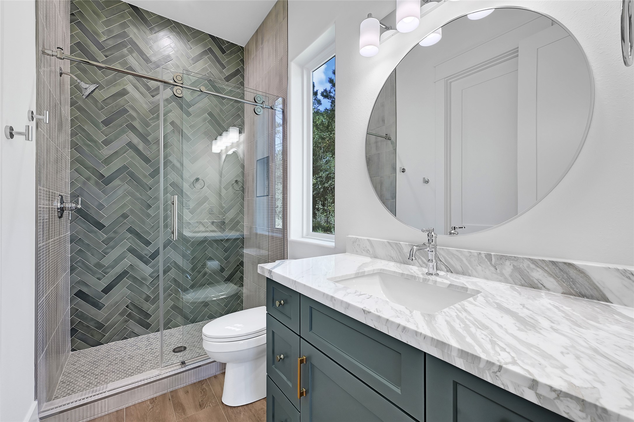 7244 Red Oak Grove Road Montgomery, TX 77316 - Photo 29 of 49 a bathroom with a sink a toilet and shower