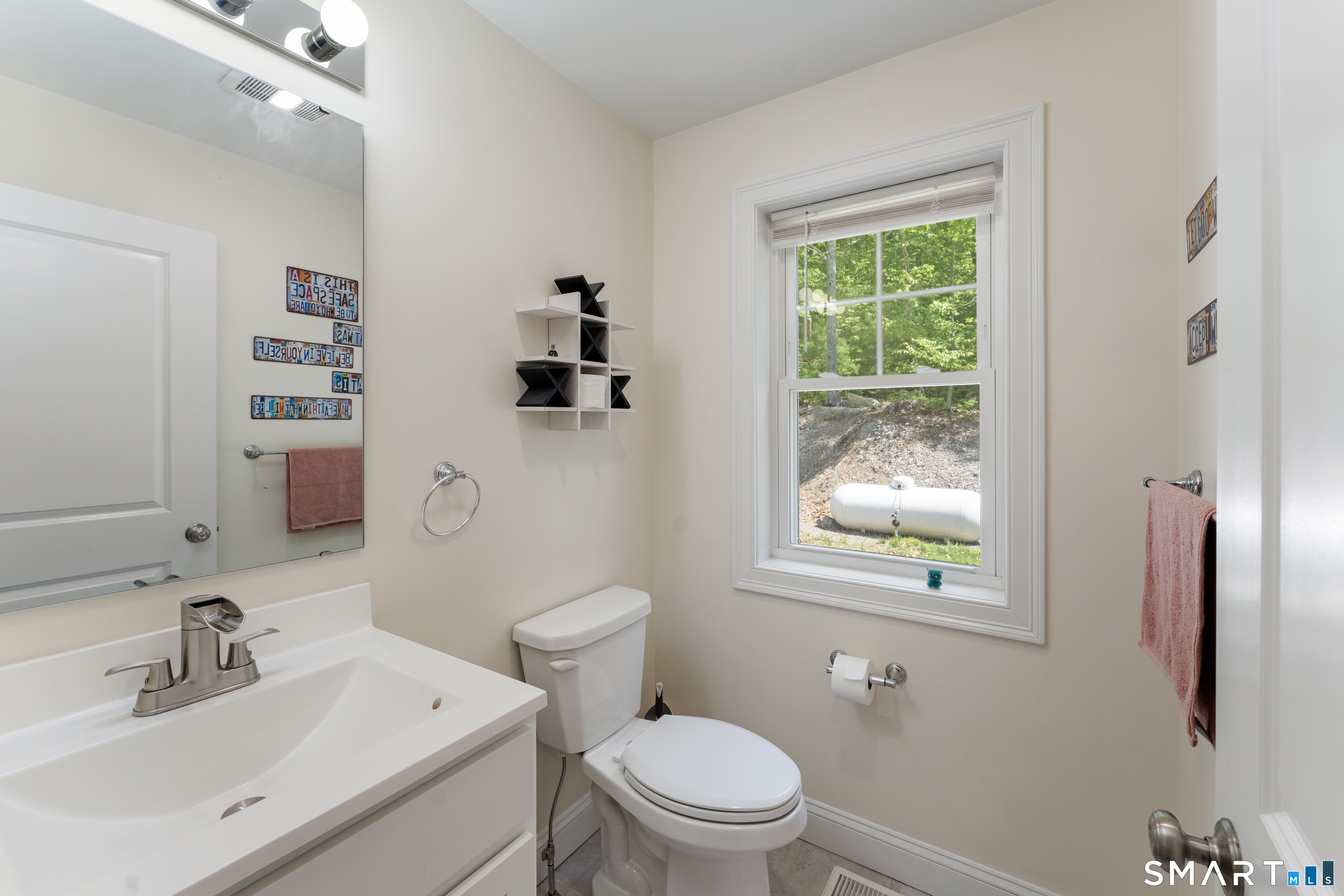 23 Senexet Rd No 1 Woodstock, CT 06281 - Photo 20 of 39 1/2 bath on the main level.