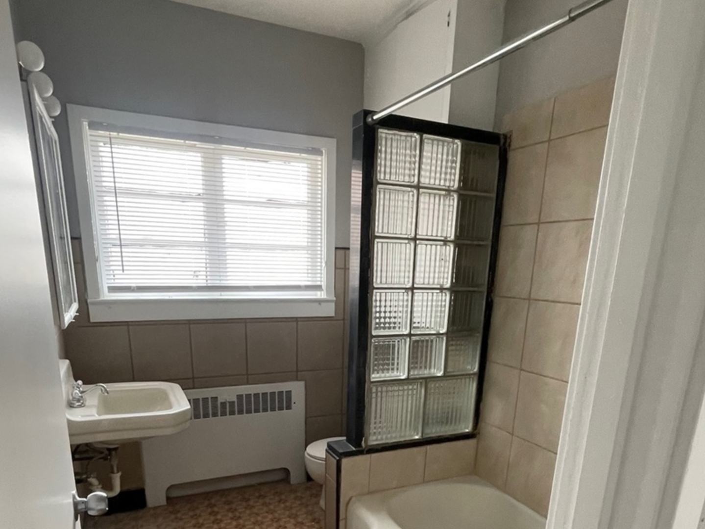 242 46th Street Moline, IL 61265 - Photo 5 of 35