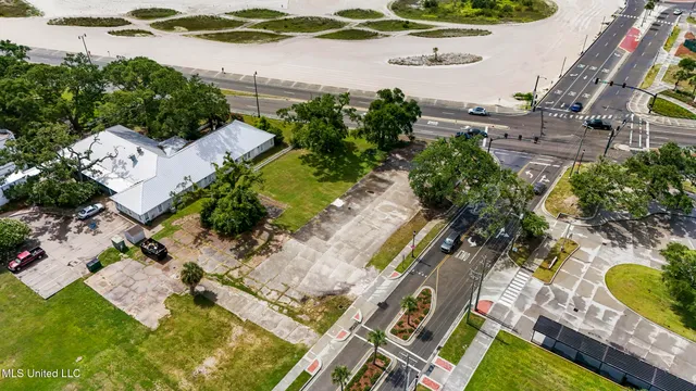 $874,000 | 1940 East Beach Boulevard, Gulfport, MS 39501