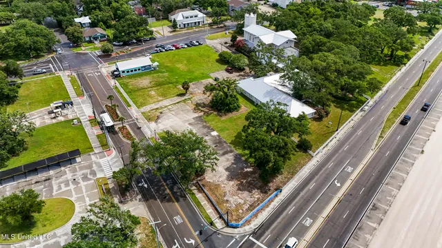 $874,000 | 1940 East Beach Boulevard, Gulfport, MS 39501