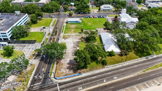 $874,000 | 1940 East Beach Boulevard, Gulfport, MS 39501