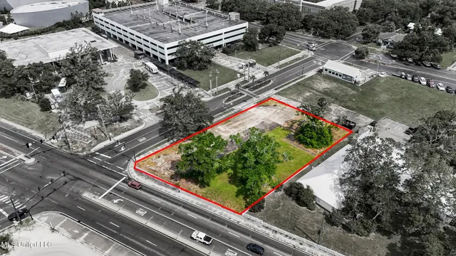 $874,000 | 1940 East Beach Boulevard, Gulfport, MS 39501