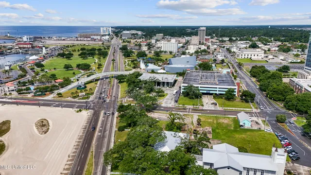 $874,000 | 1940 East Beach Boulevard, Gulfport, MS 39501