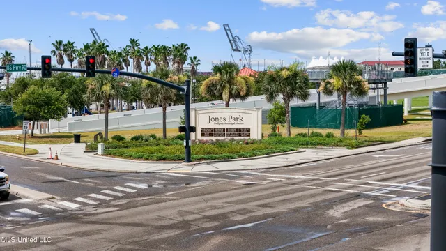 $874,000 | 1940 East Beach Boulevard, Gulfport, MS 39501