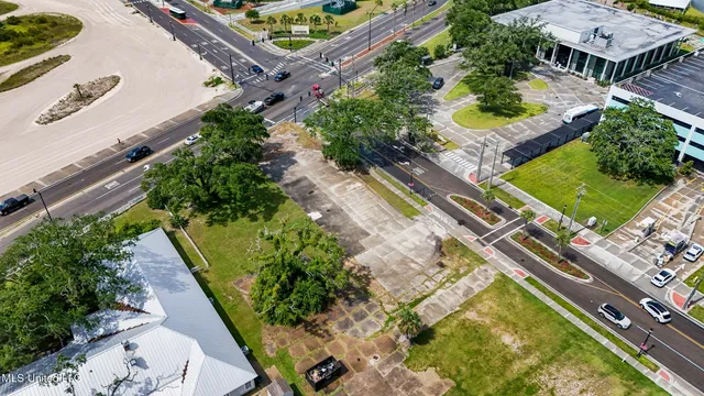 $874,000 | 1940 East Beach Boulevard, Gulfport, MS 39501