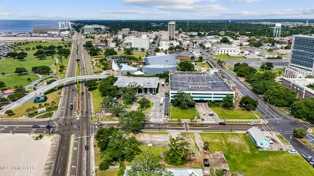 $874,000 | 1940 East Beach Boulevard, Gulfport, MS 39501