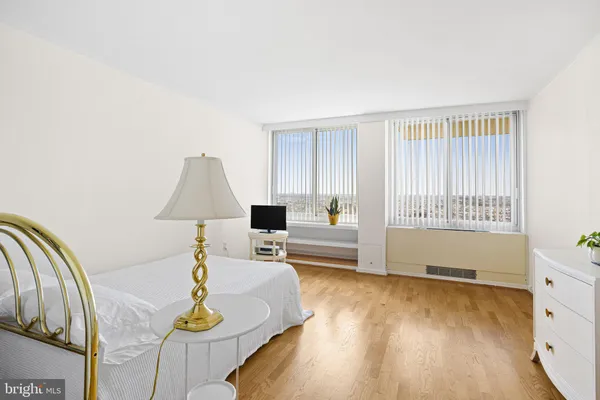 $395,000 | 604 South Washington Square, Unit 3007, Philadelphia, PA 19106