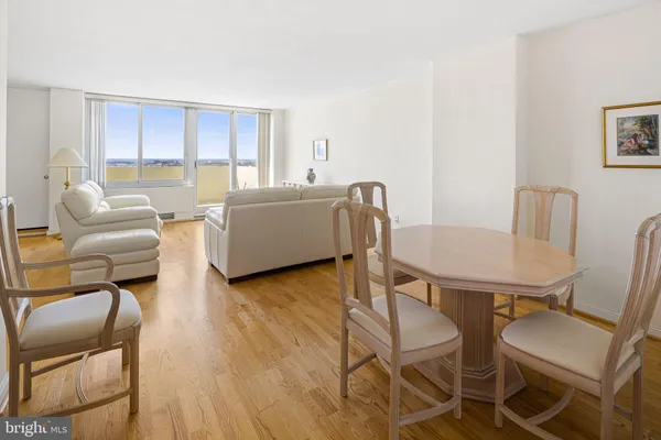 $395,000 | 604 South Washington Square, Unit 3007, Philadelphia, PA 19106