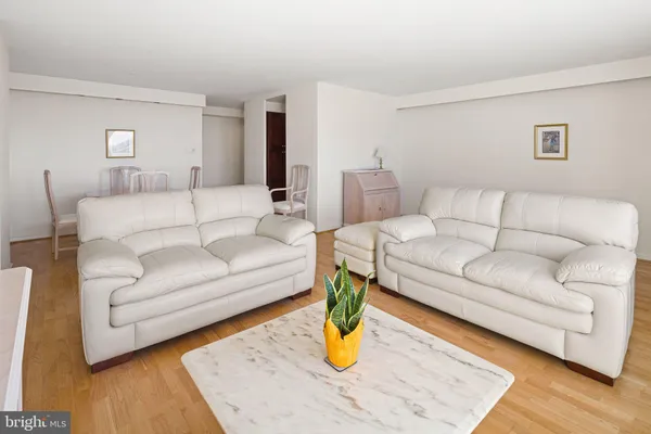 $395,000 | 604 South Washington Square, Unit 3007, Philadelphia, PA 19106