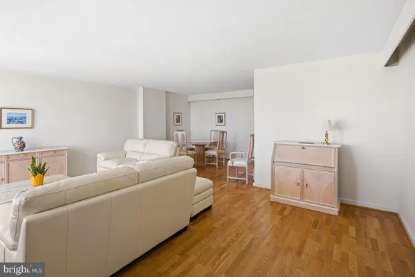 $395,000 | 604 South Washington Square, Unit 3007, Philadelphia, PA 19106