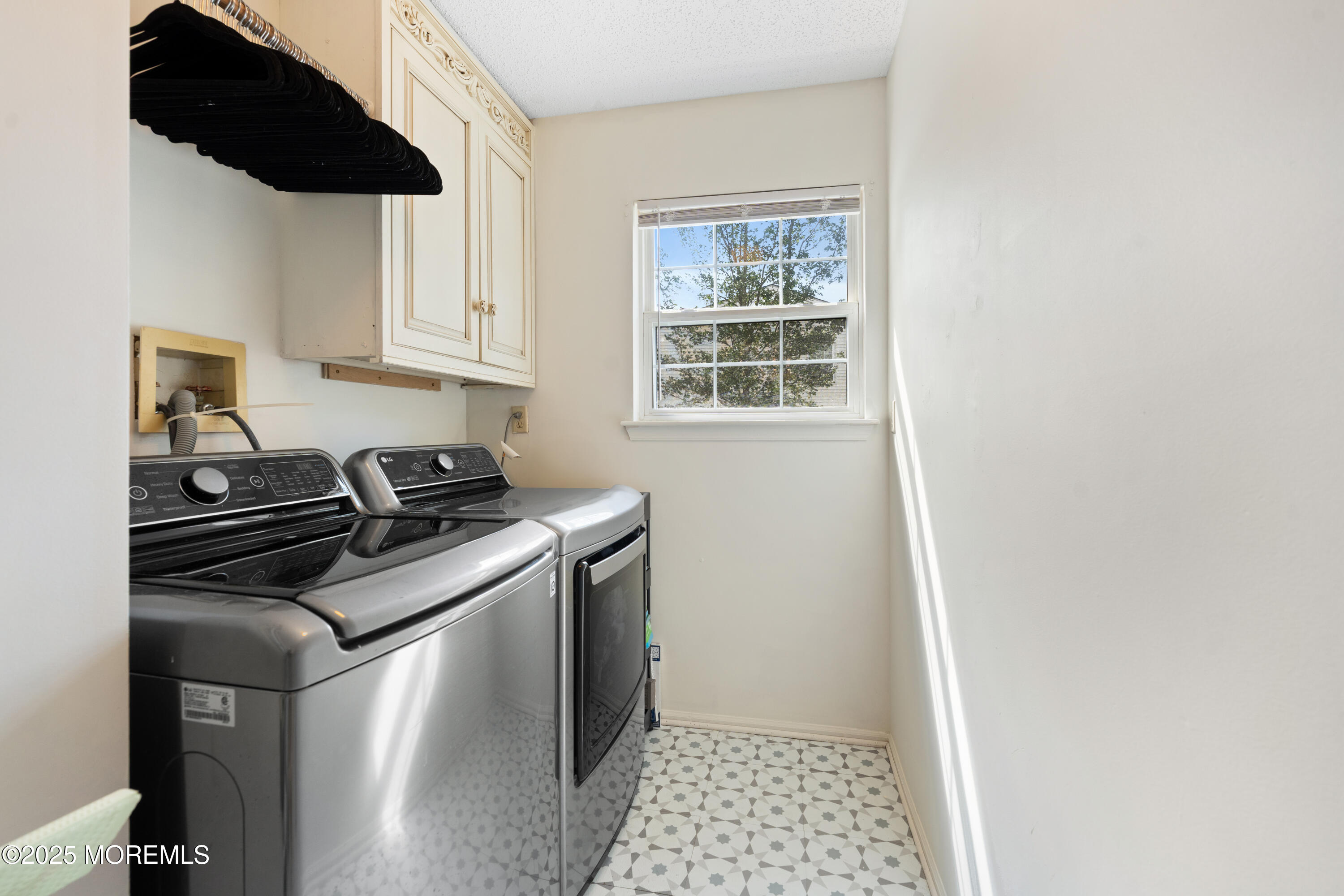 832 Constitution Drive Brick, NJ 08724 - Photo 14 of 24 a kitchen with a stove and a window