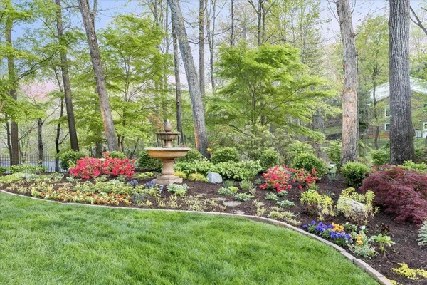 $1,345,000 | 6522 Fairway Forest Drive, Roanoke, VA 24018
