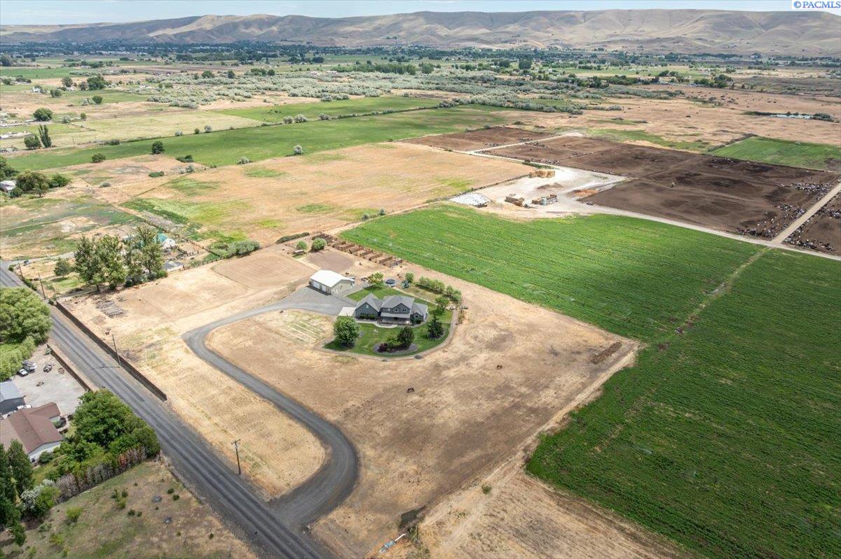 168715 West Johnson Road Prosser, WA 99350 - Photo 4 of 49 Gallery Image 4