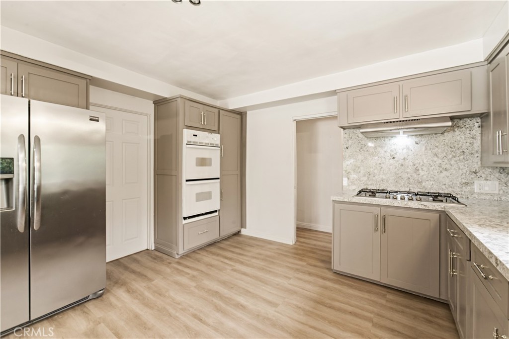 15701 Royal Ridge Road Sherman Oaks, CA 91403 - Photo 12 of 32 Gallery Image 12
