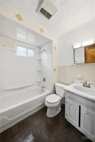 $2,300 | 1521 Grant Boulevard, Syracuse, NY 13208