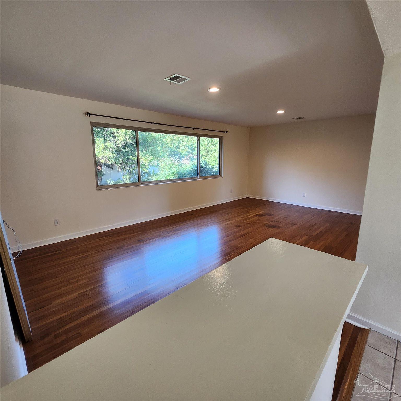 371 Silver Road Pensacola, FL 32503 - Photo 5 of 34 Gallery Image 5