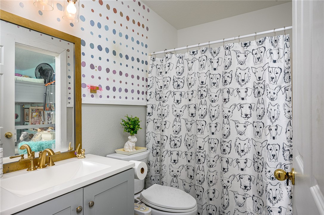 114 Drake Way Sebastian, FL 32958 - Photo 20 of 34 a bathroom with a sink toilet and shower