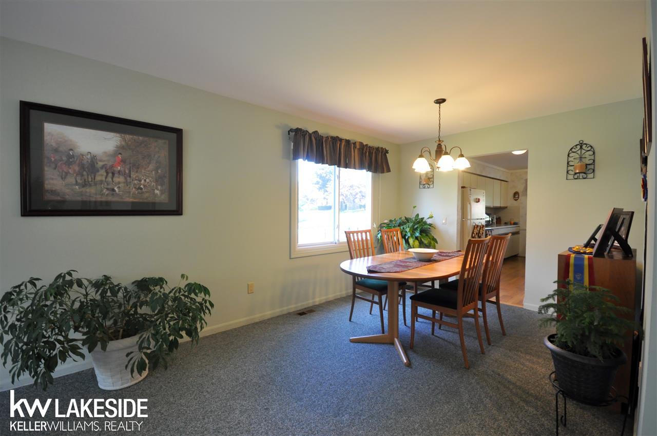 1658 Hillside Lane Rochester Hills, MI 48307 - Photo 3 of 32