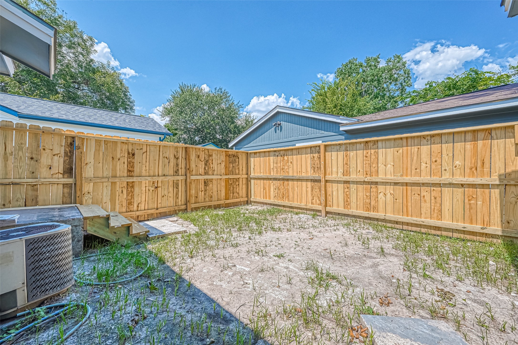 6715 Victoria Street Houston, TX 77020 - Photo 46 of 46 a view of a backyard