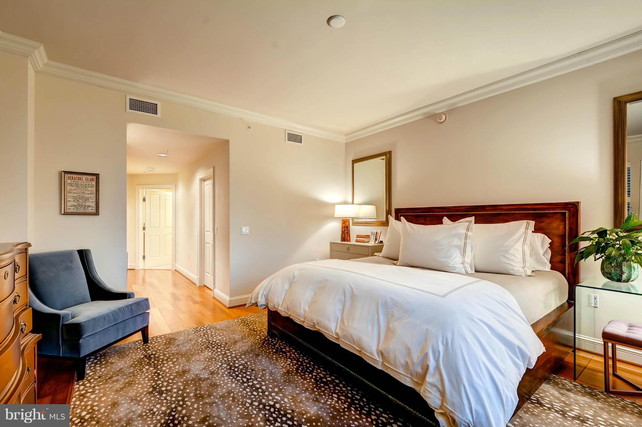801 Key Highway, Unit 122 Baltimore, MD 21230 - Photo 16 of 30 a spacious bedroom with a bed and couch