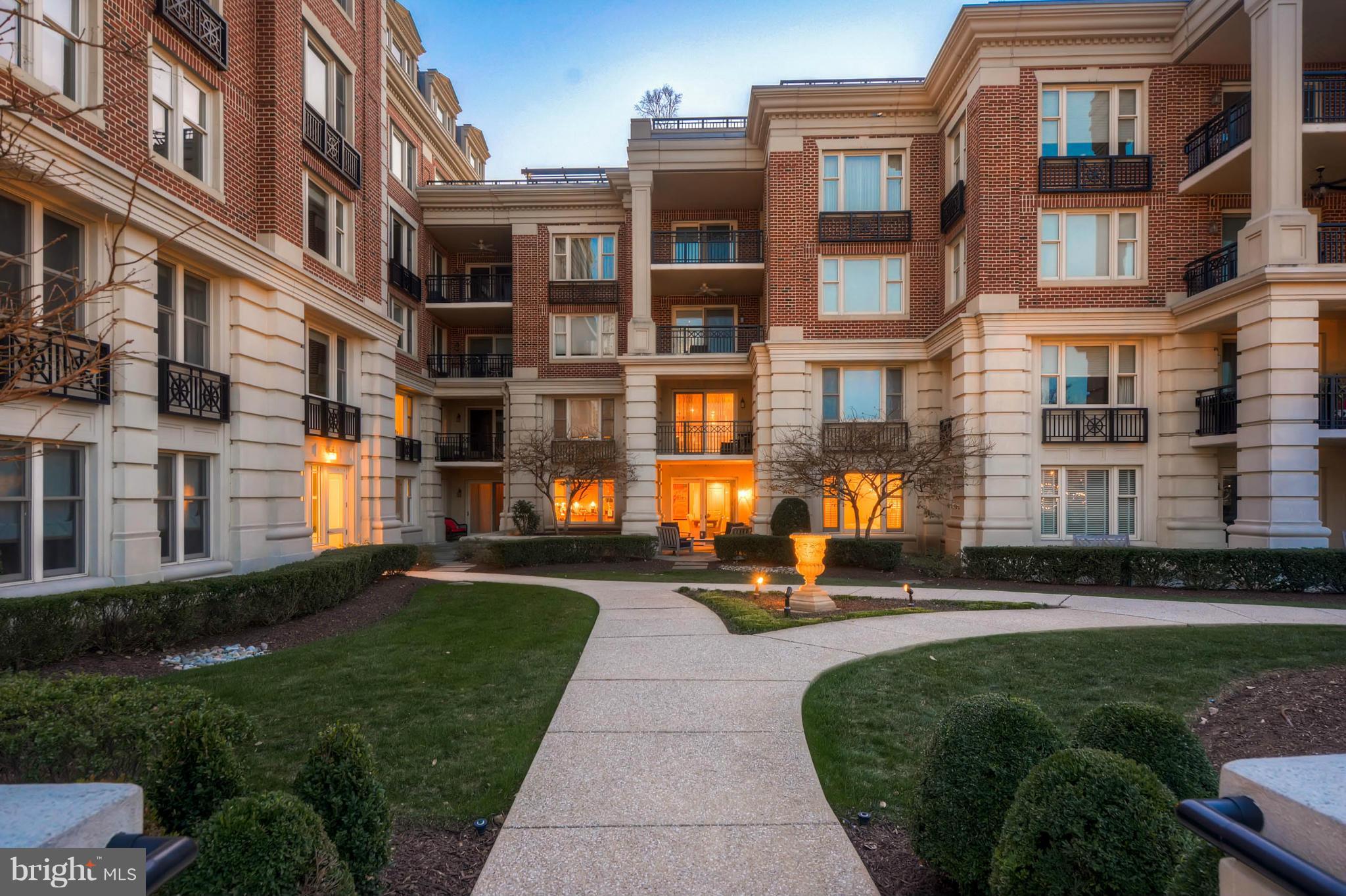 801 Key Highway, Unit 122 Baltimore, MD 21230 - Photo 27 of 30 a view of a building with a yard