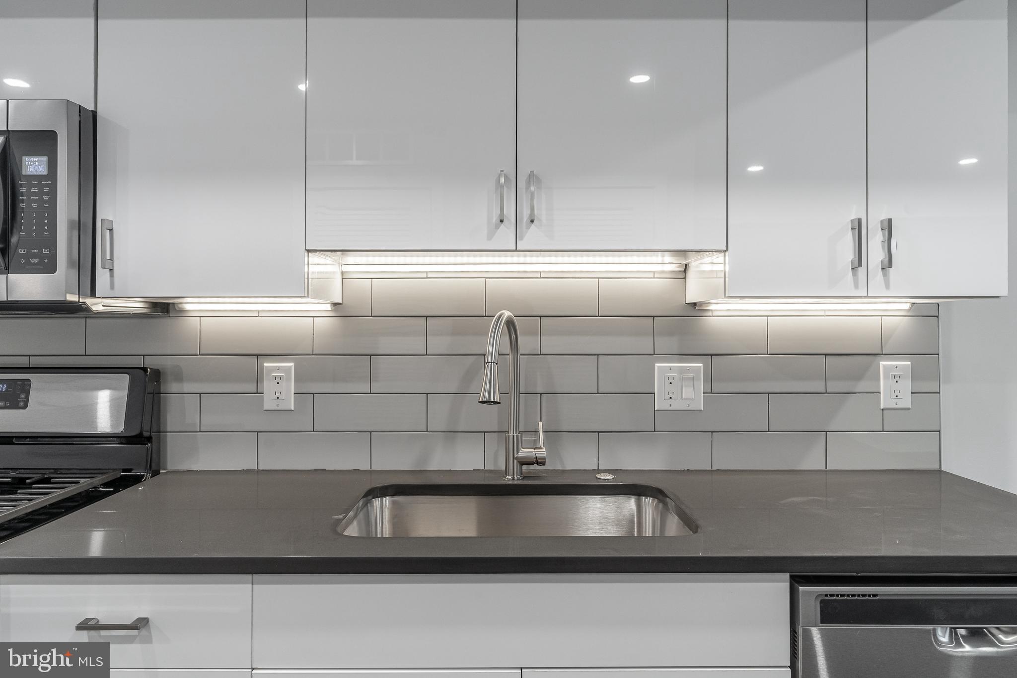 752 South 8th Street, Unit 2 Philadelphia, PA 19147 - Photo 5 of 13