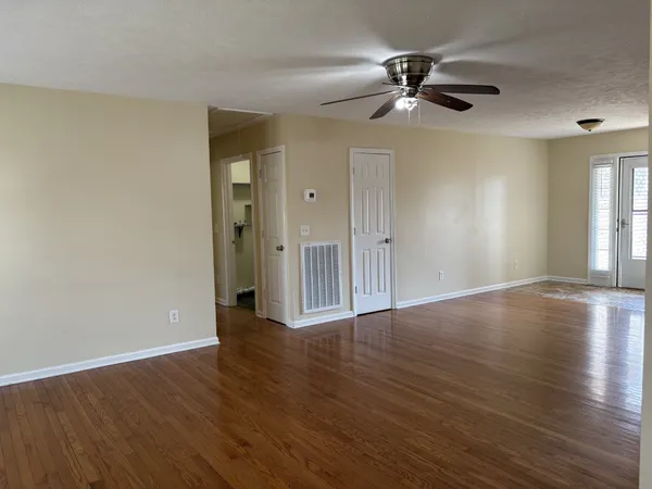 $2,195 | 135 Iris Drive, Hendersonville, TN 37075