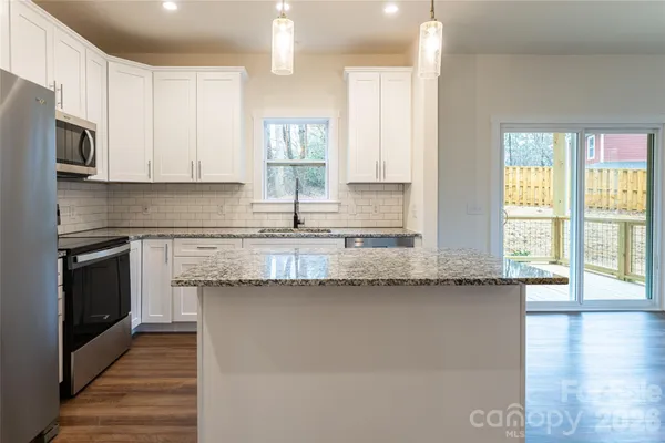 $469,000 | 204 Cascade Rdg Road, Fairview, NC 28730