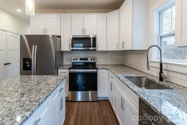 $469,000 | 204 Cascade Rdg Road, Fairview, NC 28730