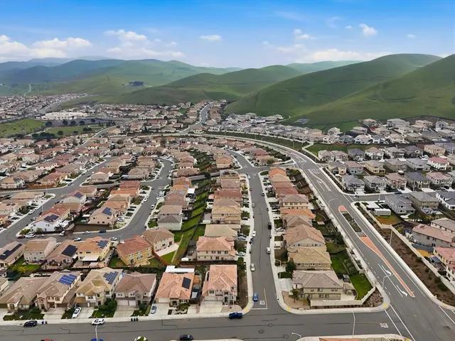 a picture of a bathroom with mirror
